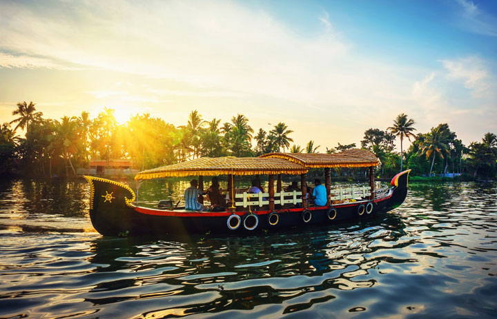 How to travel cheap in Kerala?