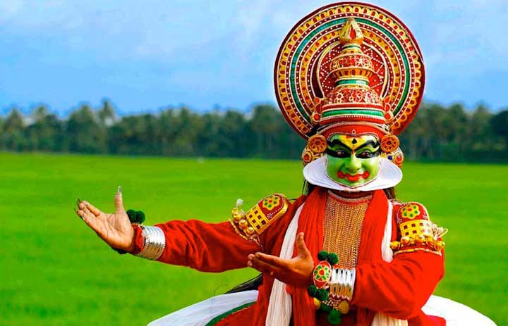 How do the traditional festivals in Kerala influence tourism?