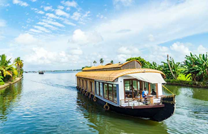 Top Tourist Places To Visit in Kerala